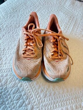HOKA Women's Peach Running Sneakers - Lightweight Comfort Size 7